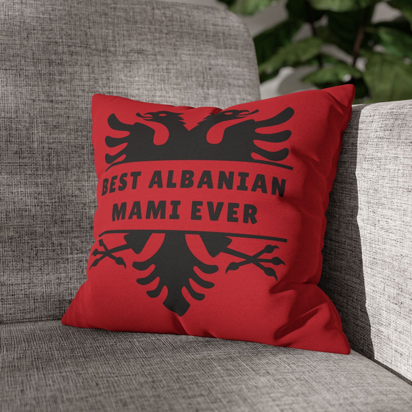 Best Albanian Mami Ever Red & Black Pillowcase – Patriotic Home Decor, Gift for Albanian Moms, Bold Cushion Accent